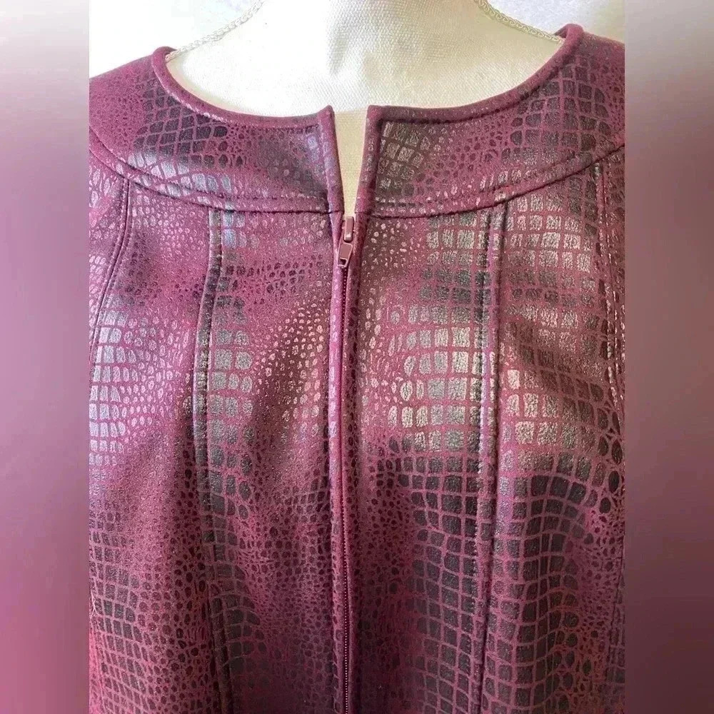 Susan Graver Style Zipper Jacket Women's Maroon‎ Faux Alligator Print 1X - Picture 2 of 8